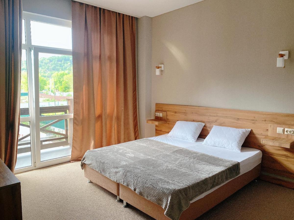 Gloriya Hotel Lidzava Buitenkant foto